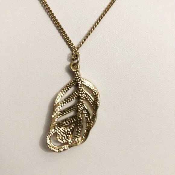 Leaf Pendant Rhinestone Necklace Gold Tone - Picture 3 of 6